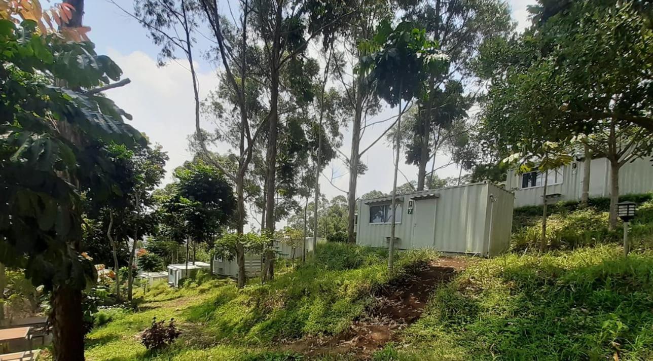 Hotel Bukit Pinus Tegalharendong Exterior foto
